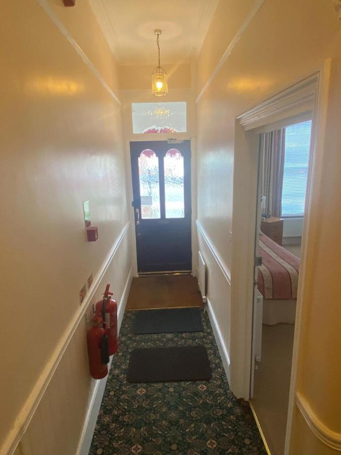 Shipley  Landguard Lodge Guest House מראה חיצוני תמונה