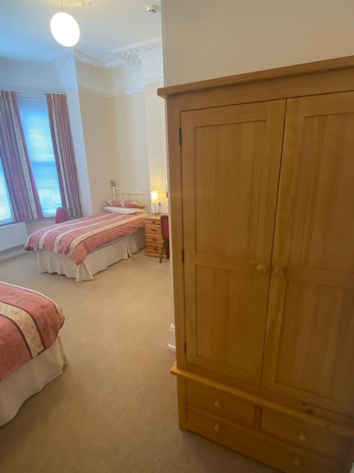 Shipley  Landguard Lodge Guest House מראה חיצוני תמונה